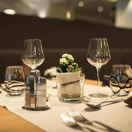 Du Commerce - Restaurant La Table De 3* كلافاؤوكْسْ