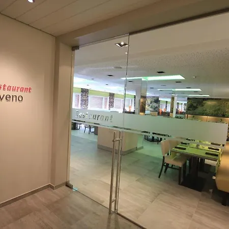 Szálloda Du Commerce - Restaurant La Table De 3*