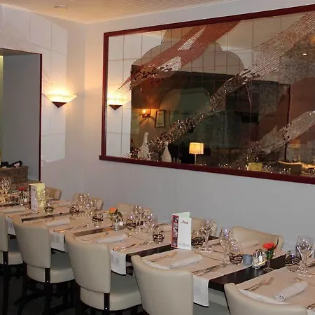 Hotell Du Commerce - Restaurant La Table De 3*