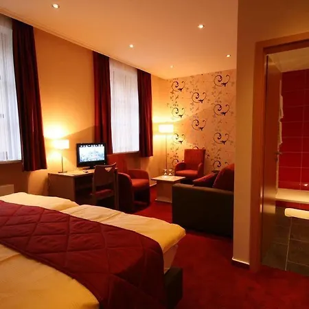 Hotell Du Commerce - Restaurant La Table De 3*